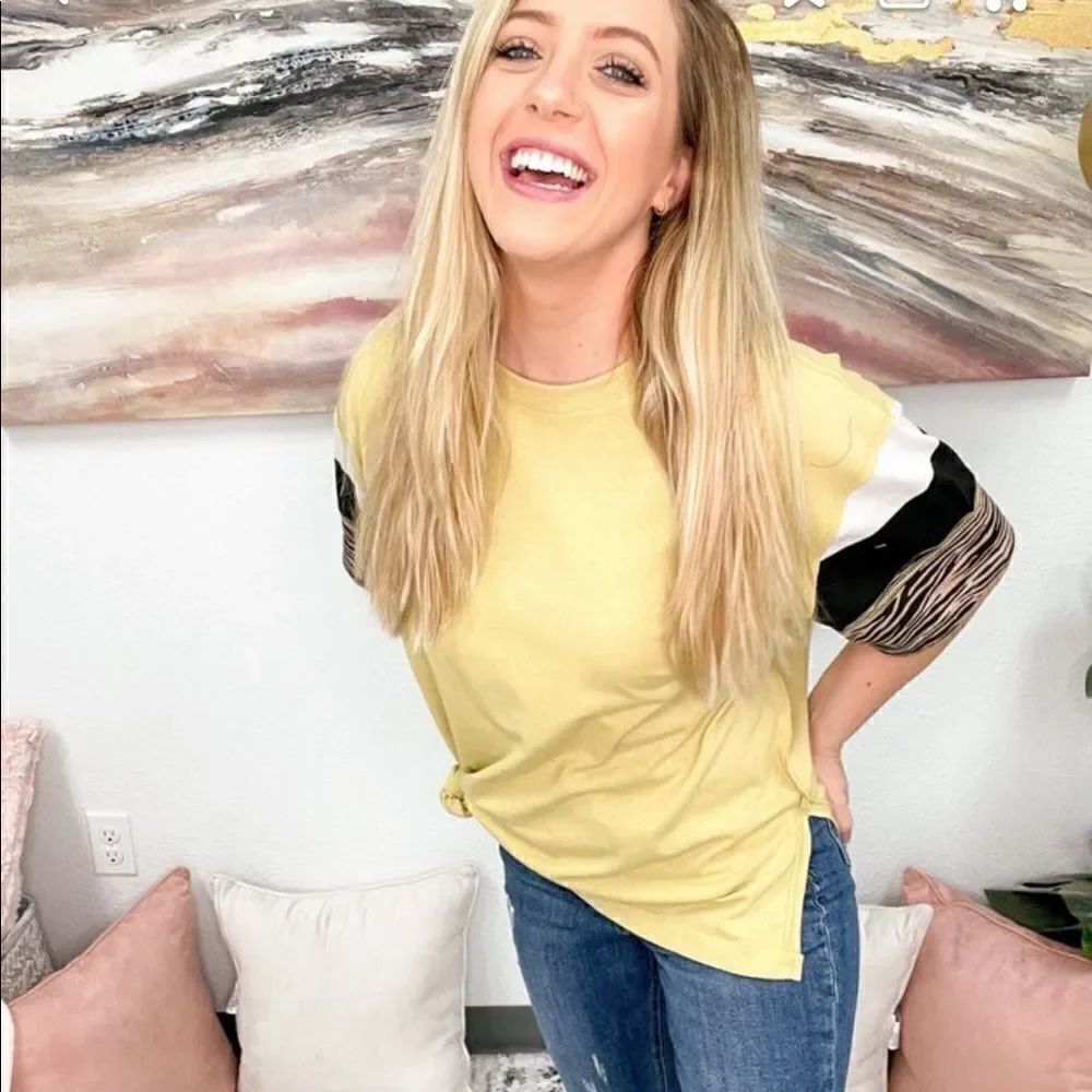 New Easel Sunday Faded Casual mustard zebra top